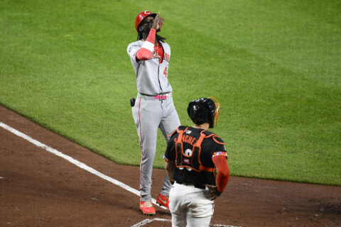 De La Cruz, McClain each hit a 3-run HR as Reds beat Orioles 8-3